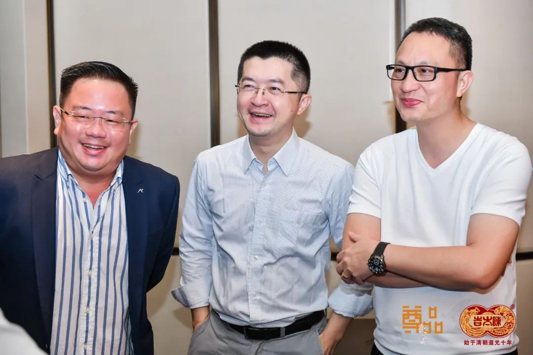 (从左到右)新年集团 杨志明,广东思埠集团 朱强