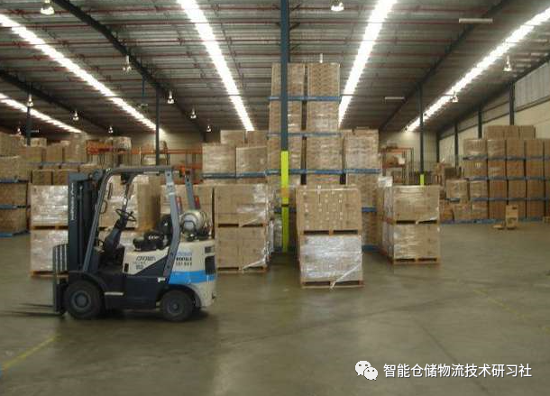 颠覆传统地堆仓储也能实现自动化