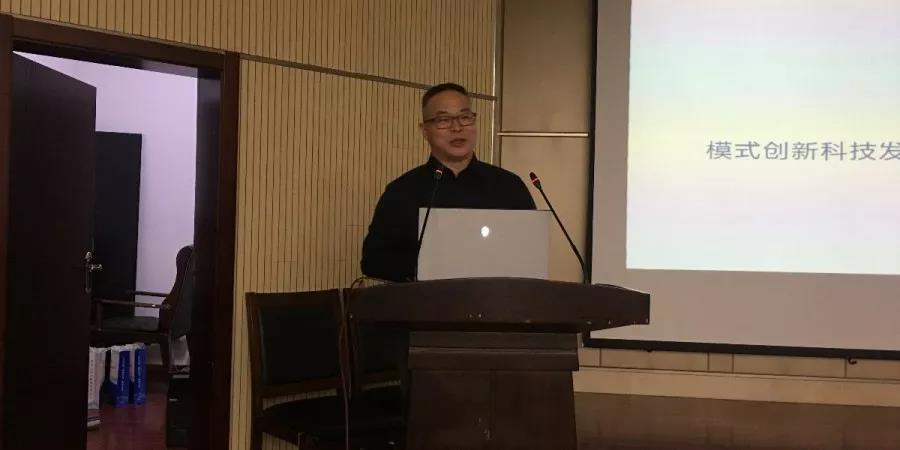 广东财经大学物流管理系特邀讲师 张钟允发表了《物流供应链金融发展