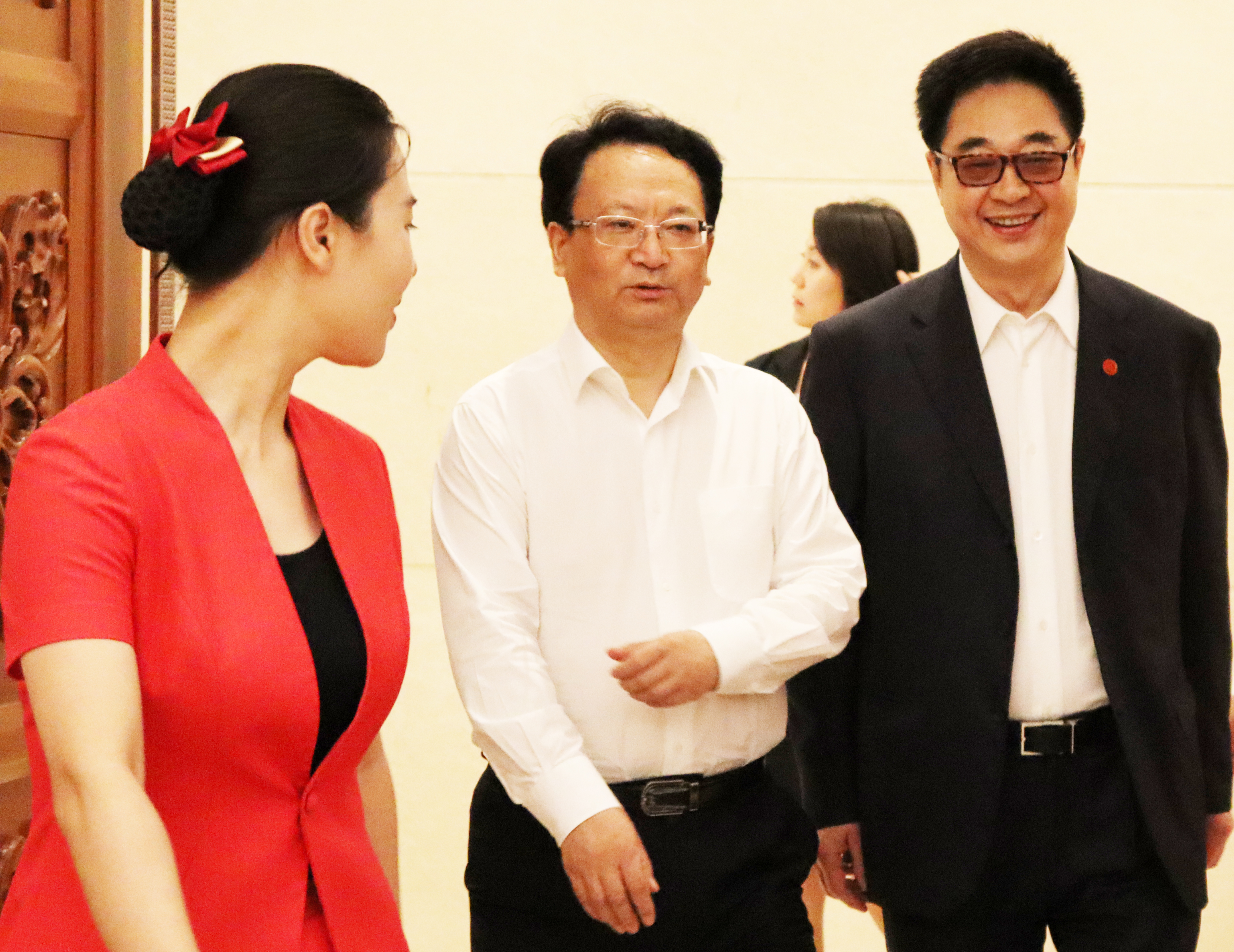 葛坚,张俊以感谢黄阿原,北美崔哥,辛刚 担当起吉林发展新力量