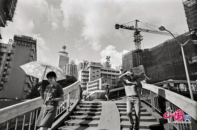 10        /13        1993年      深圳车公庙食街.