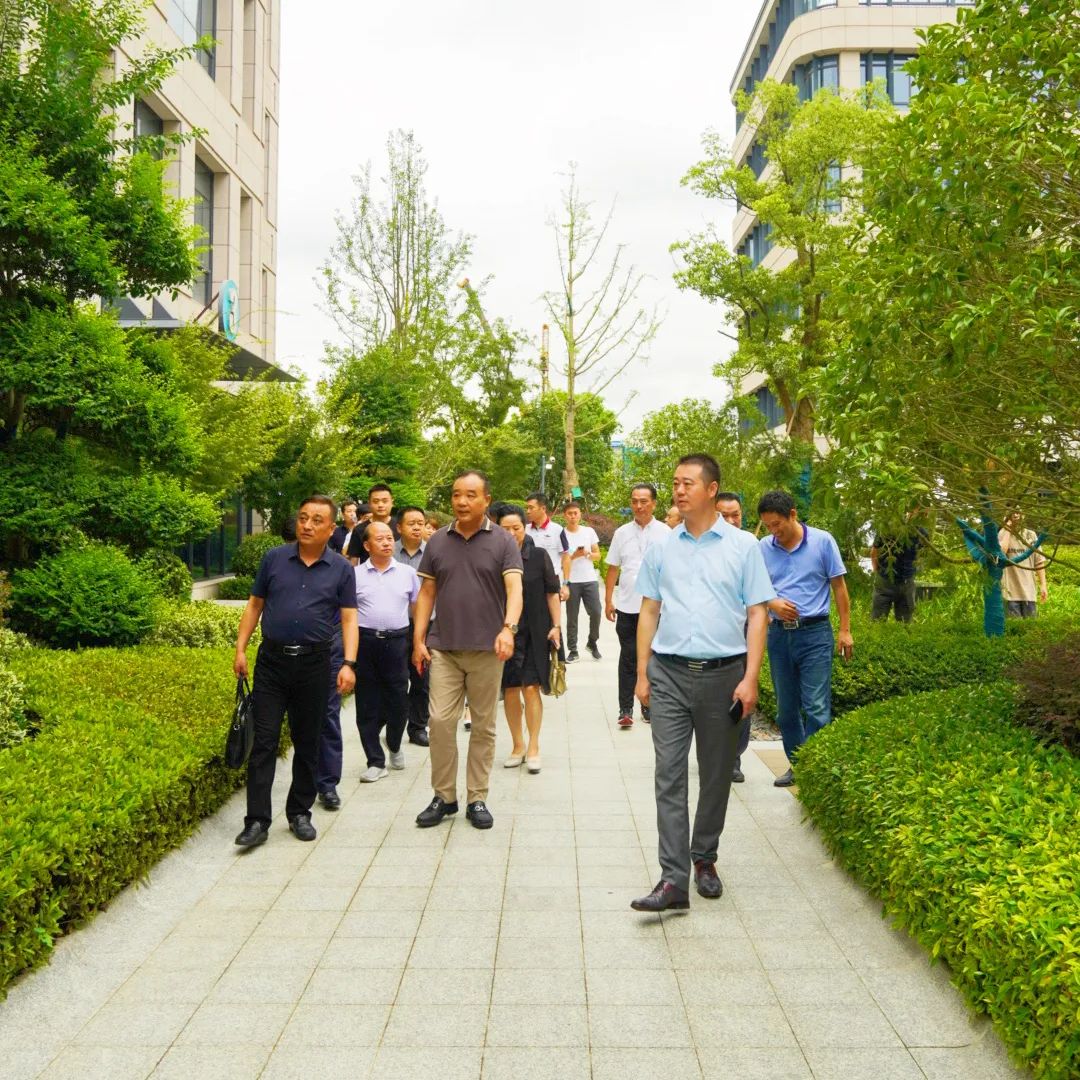 感谢上海荣怀科技有限公司董事长何煊及其团队的热情接待!
