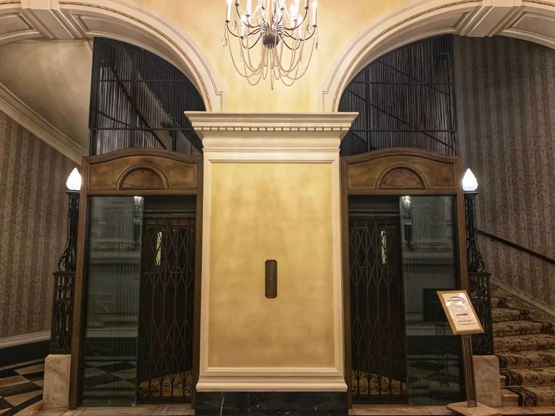 电梯,已然成为华尔道夫酒店的镇店之宝,更是上海城市发展百年的见证人