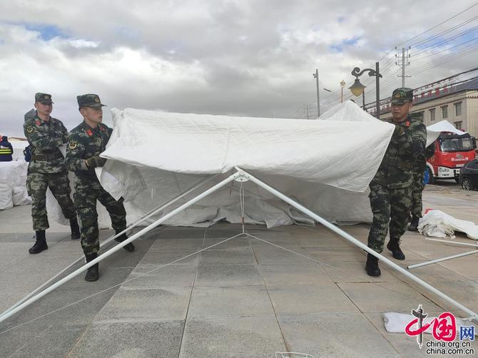 武警青海总队参与玛多县地震灾害救援行动[组图]
