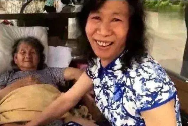 61岁大叔男扮女装20年背后真相让人泪目