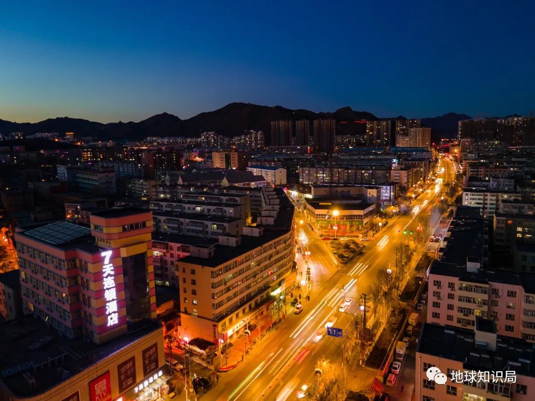 以及大境门外的元宝山被开放为对俄通商贸易市场,张家口的城市化加速