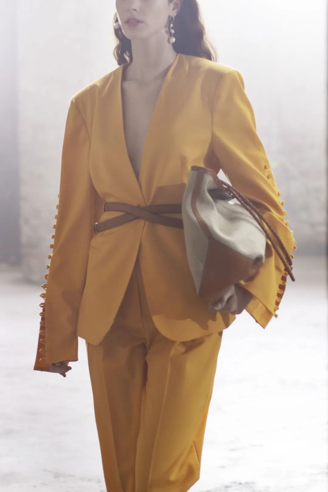 2022流行颜色衣服,2022服装流行款式 2022/23秋冬女装流行色彩趋势!(直击下一个"爆款"流行