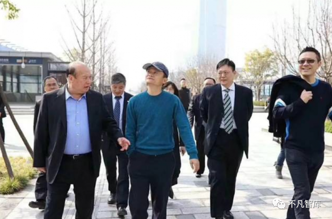 从教师到山东首富,柳传志引荐其加入泰山会,今却沦为了"老赖"