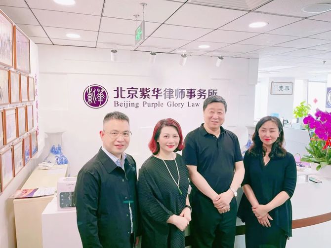 上海良翰所主任刘宏伟律师一起去了紫华所钱列阳主任的办公室座谈追思