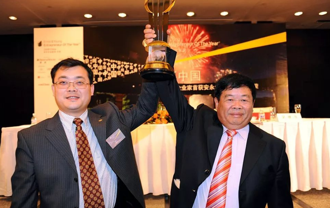 给河南捐1亿现金,他自己买比亚迪,儿子还开20多万公里