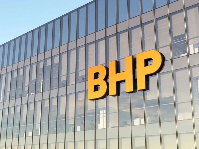 必和必拓集团(bhp)首批以人民币结算的铁矿石现货近日在中国山东省