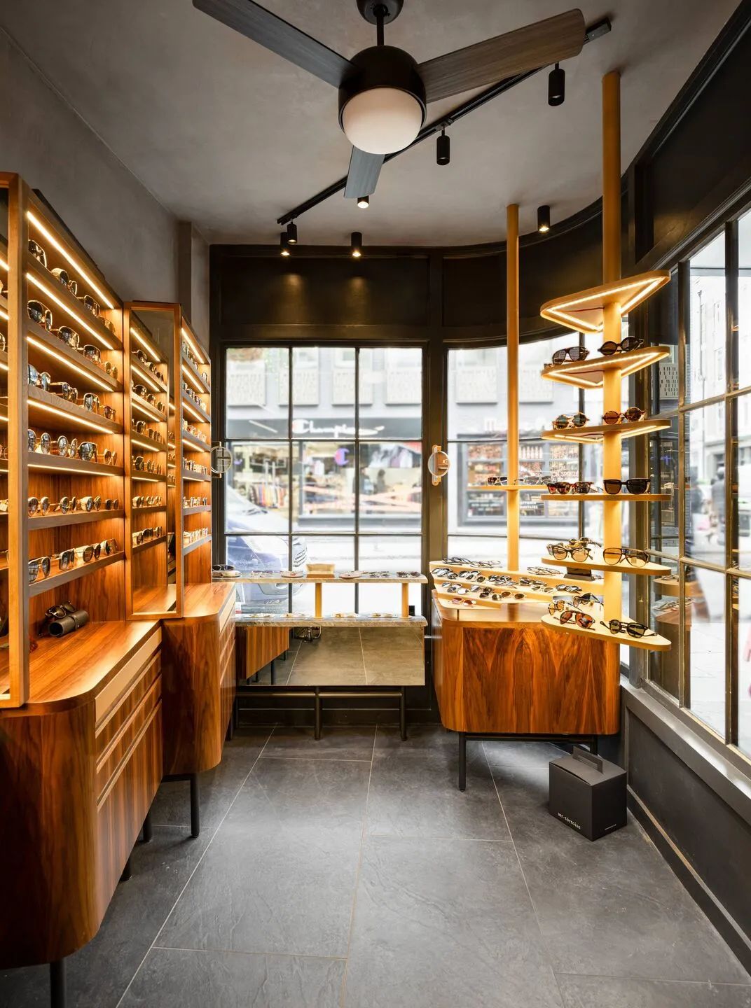 米尚丽零售设计网, 小型的胶囊眼镜店,提供来自世界各地设计品牌的