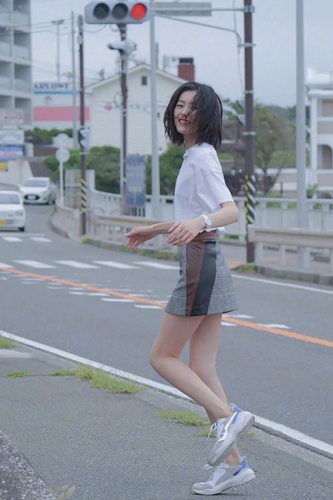 新知达人, 裙子+运动鞋=2020夏季炸街搭配