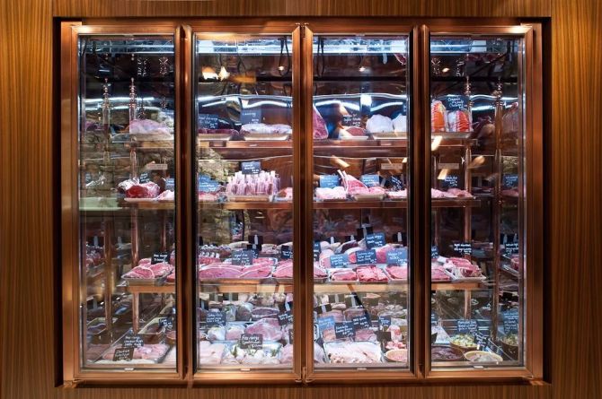 新知达人, 【540期】高品质的猪肉店，“屠夫”犹如“寿司厨师”，猪肉展示和品牌做到极致