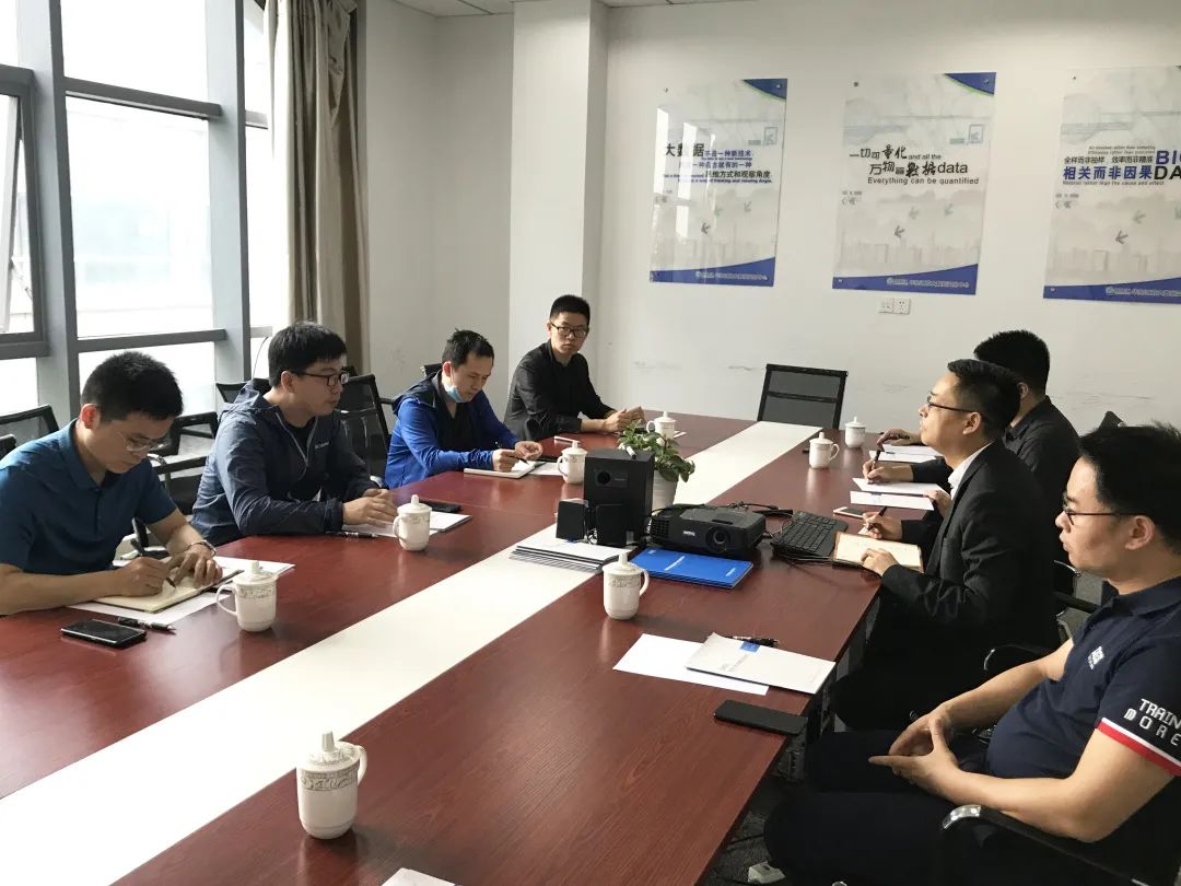 新知图谱, 加强紧密合作,促进繁荣发展!热烈欢迎长沙天心经开区党工委委员、管委会副主任陈宇一行莅临交易中心参观指导!