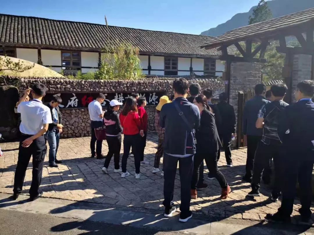 新知图谱, 地产洗牌前夜:有人疯狂抢地,有人冷眼旁观