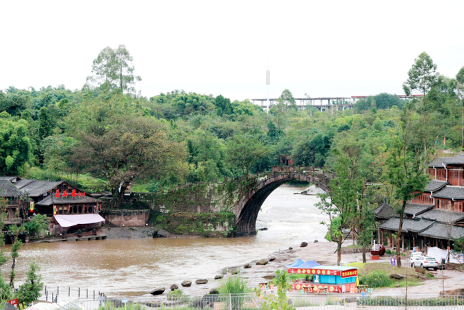 樂活城原為廣安紅色文化影視旅遊城,經過打造,如今早已成為廣安市民及