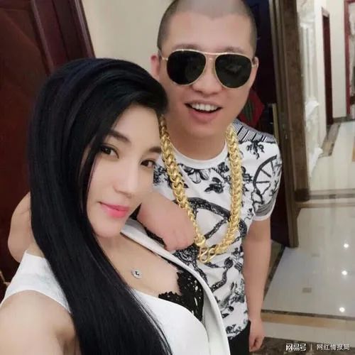 6大家族,都有创始人被封杀过,每家都有自己的老婆来顶,而仙洋很可惜没