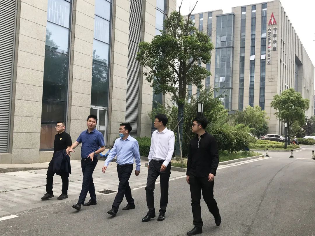 新知图谱, 热烈欢迎青岛大数据科技发展公司董事长朱江峰一行莅临交易中心参观指导!
