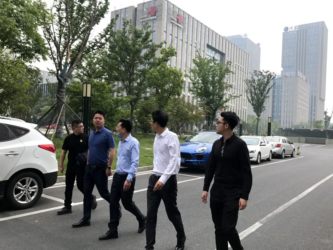新知图谱, 热烈欢迎青岛大数据科技发展公司董事长朱江峰一行莅临交易中心参观指导!