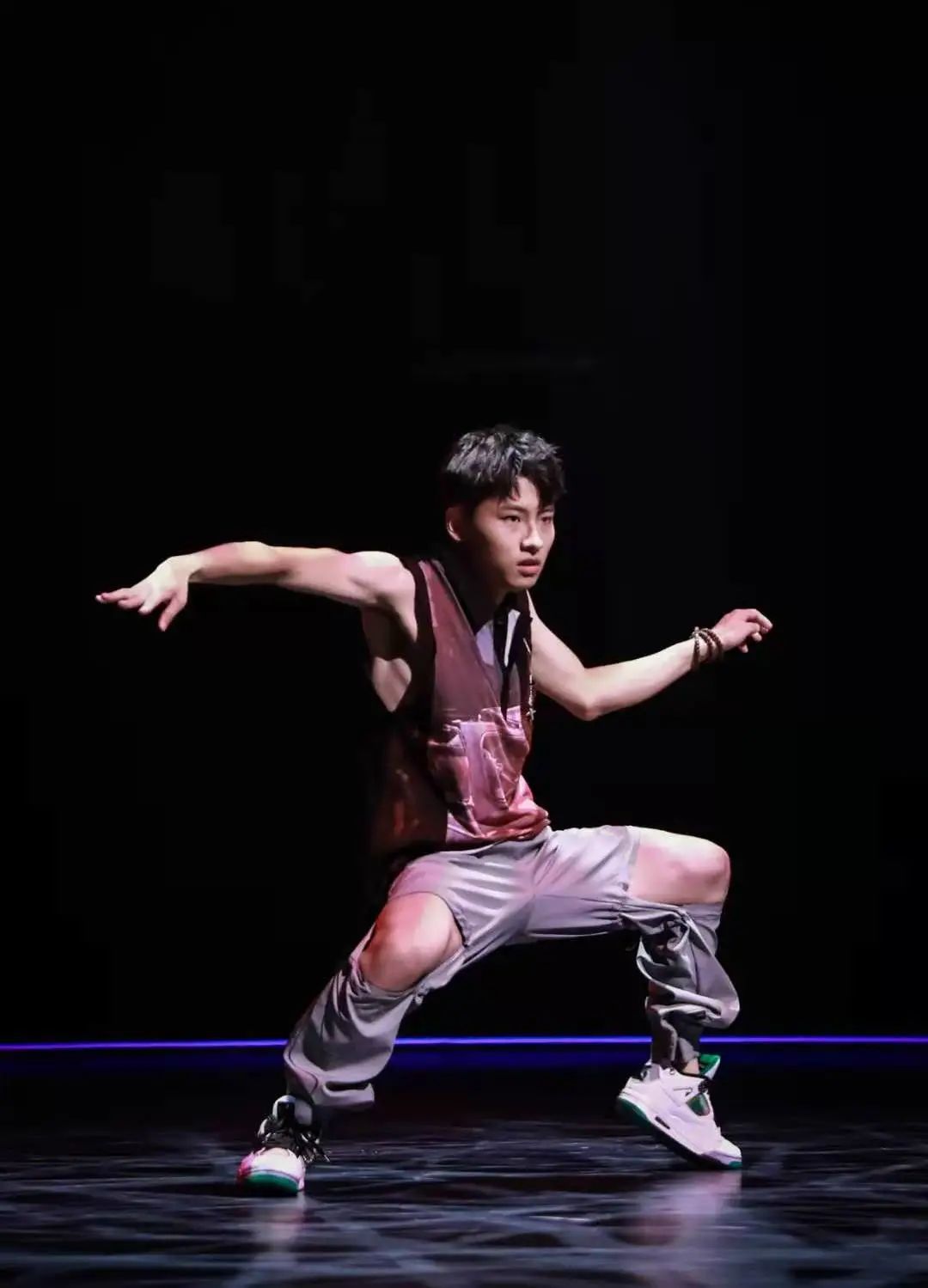 李俊昊跳舞图片