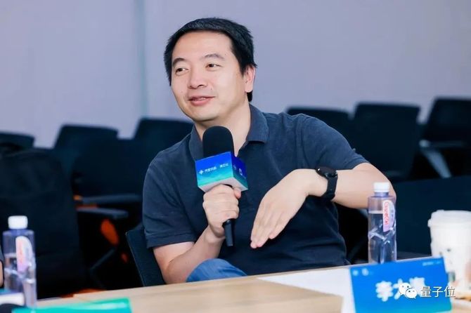 量子位, 大模型浪潮迈入新阶段：从Pretrain到SFT | CCF C³