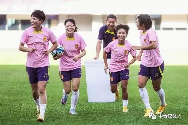 中国媒体人, 足球媒体人 | 中国女足今日出征世界杯！