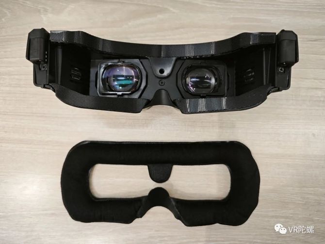 VR陀螺, 评测丨CINESOLO V1：不到200g的820英寸巨幕VR观影头显体验如何？