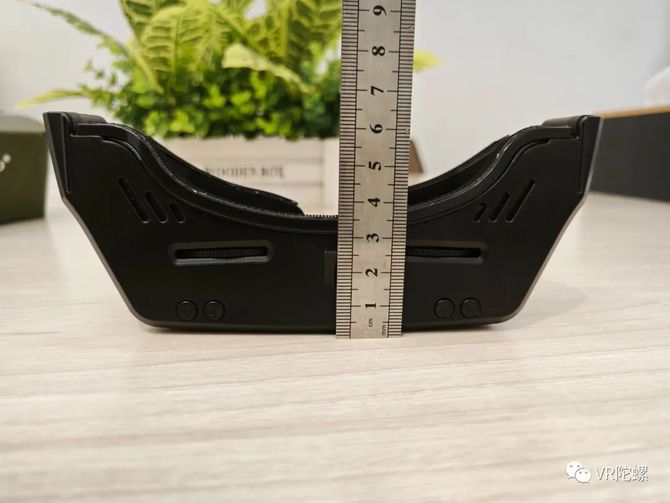VR陀螺, 评测丨CINESOLO V1：不到200g的820英寸巨幕VR观影头显体验如何？