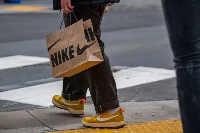 新知达人, 英赫日报 | BV将于北京举办2023冬季时装秀；LVMH Prize公布今年决赛9位选手；Levi's尝试启用人工智能模特