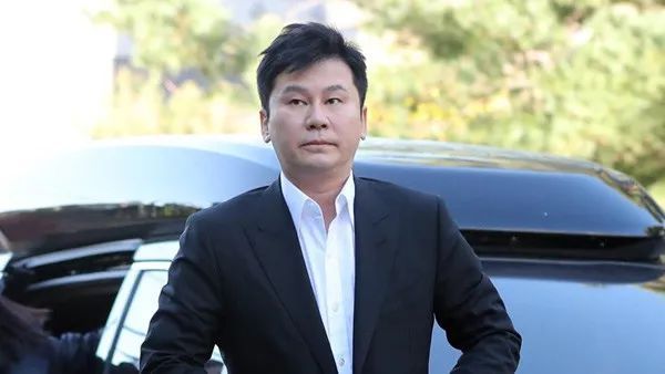 16 星期一 辽宁抚顺一男子杀害其代理律师;济南公安