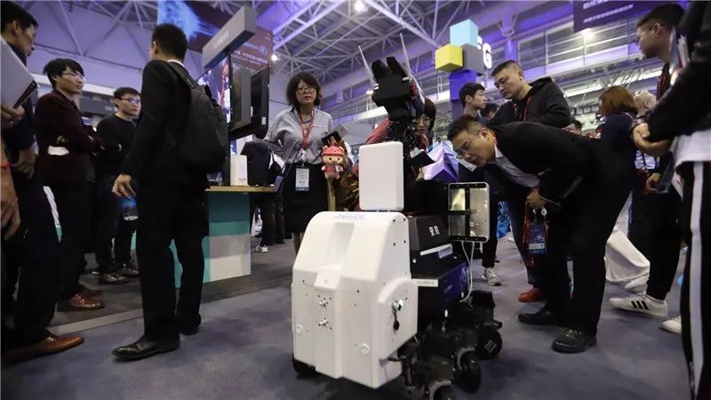 新知图谱, 5G可驱动行业智能,正进入“百行千业”!