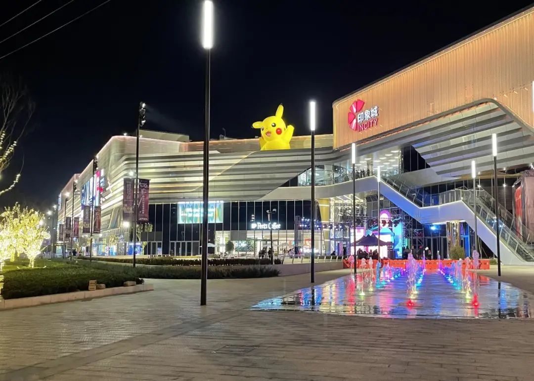 新mall:"多次元对话世界"的松江印象城来了,全球首个10米巨型皮卡丘