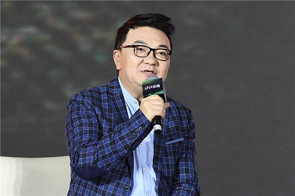 在日积月累的自我认知中,董路觉得自己并不是一个合格的生意人,很多