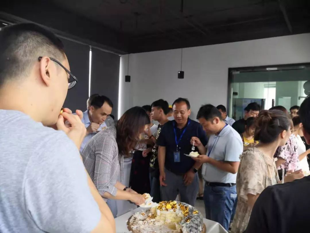 新知图谱, 生日会|自连科技集体生日会