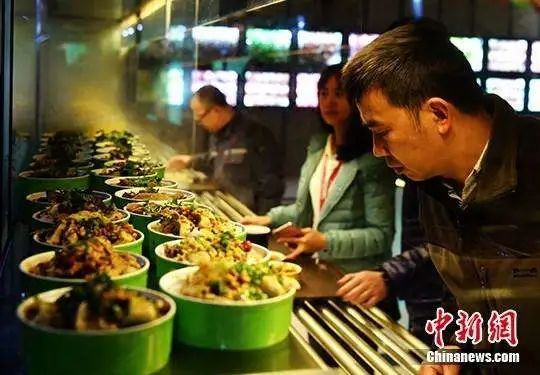 新知达人, 重庆2021年餐饮行业收入1953.3亿元 同比增长28.5%；美团发布2022餐饮十大趋势：万店时代、极致性价比...