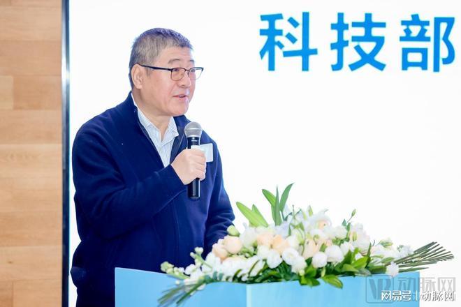 动脉网, 医渡科技发布自研医疗大模型，并与华为签署合作协议