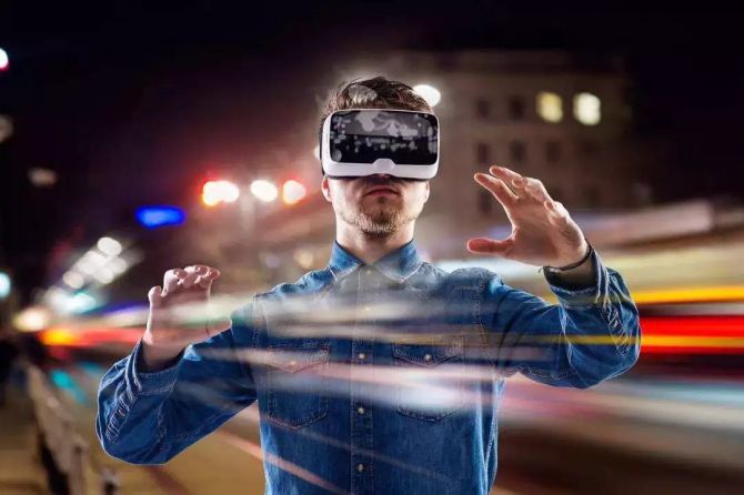新知达人, 5G能让VR/AR站着挣钱吗？