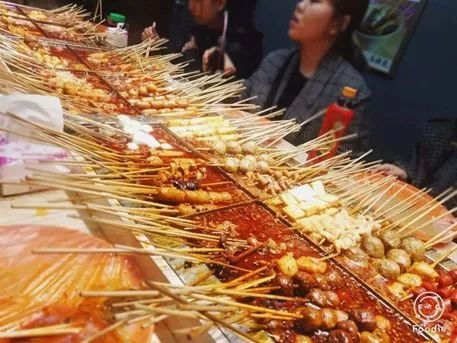 新知图谱, 餐厅被强制关掉,他却说“谢天谢地”? | 餐见