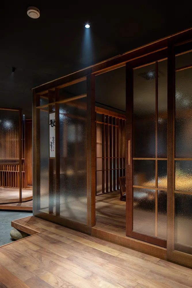 在日本,茶室(chashitsu)是一个适中的聚会场所,人们在这里交谈和练习