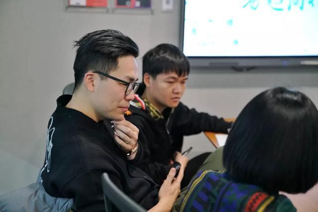 新知达人, 网易联合创新中心首席体验官的一天