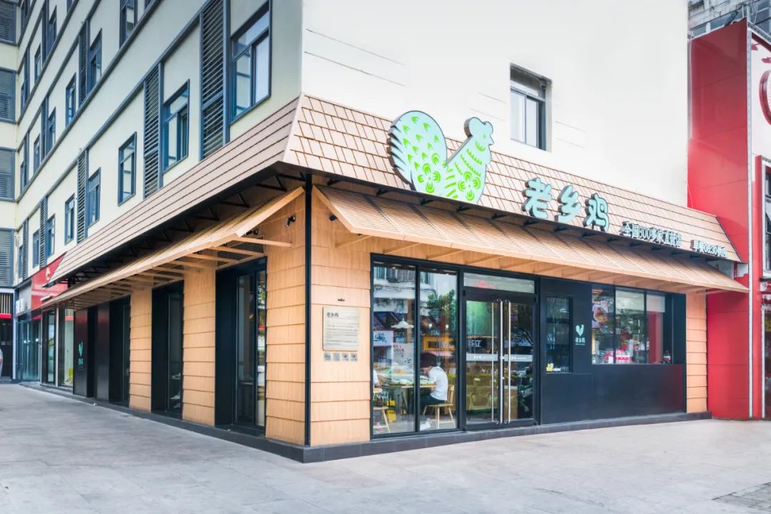 新知图谱, 从手撕联名信到200块发布会:我们又采访了董事长束从轩
