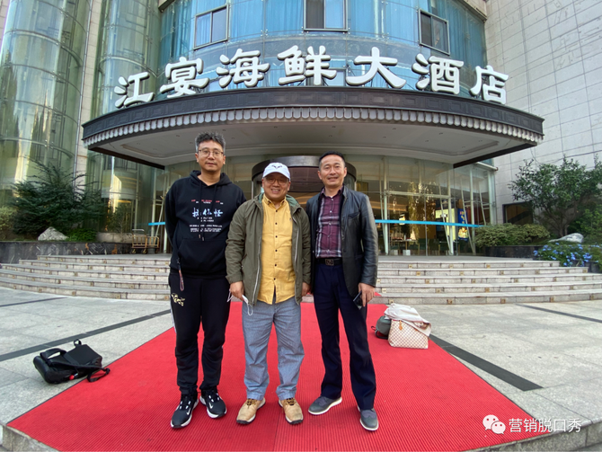 新知达人, 顺利返京的简明实操流程与美食之旅