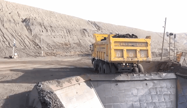 白音华露天矿完成2编组12台无人驾驶宽体车重载试运