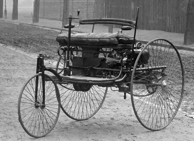 1886年,卡尔本茨制造出世界上第一辆以汽油为动力的汽车.