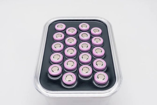 新知达人, 通过完美精准的点胶工艺确保电池生产中的最佳电气绝缘性能！