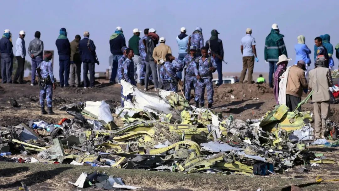 又是波音737東航空難同型號飛機又出事馬航高空俯衝7000英尺乘客失重