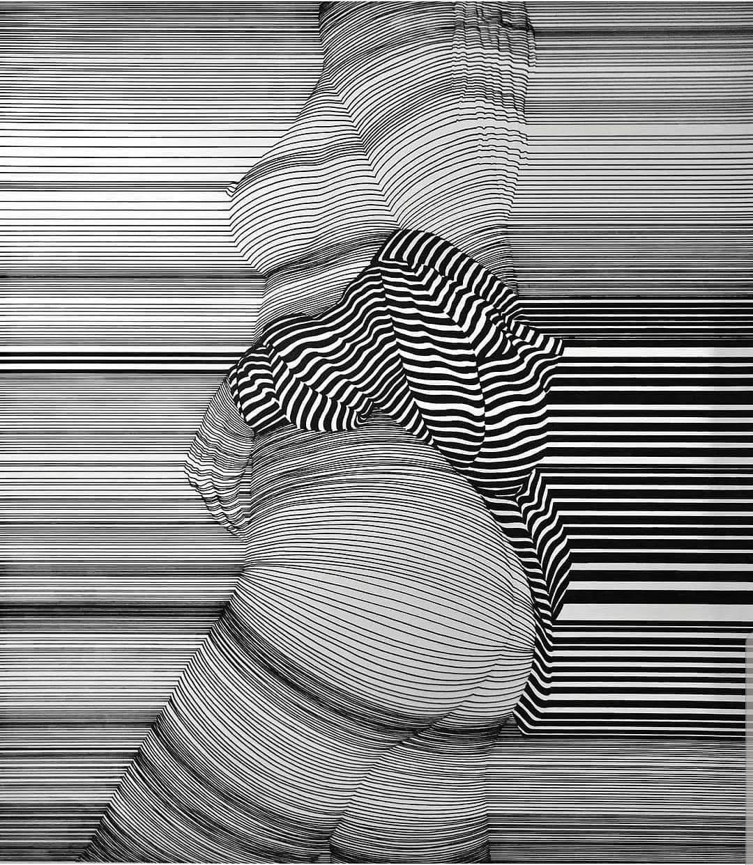 最简单的线条勾勒最性感的画