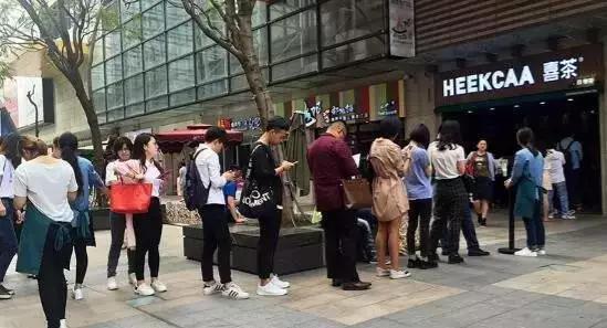 新知达人, 口碑推出首家无人奶茶店,但除了不用排队,别的似乎都很鸡肋