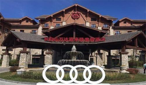长白山万达:里面的商家纷纷撤离,现已沦为空城